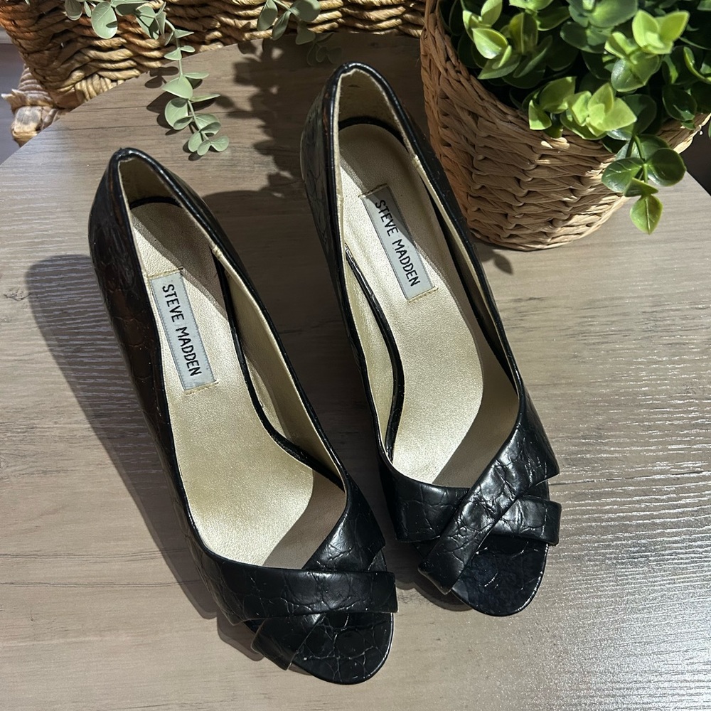 Steve Madden Black Glossy Heels with Bow Detail
